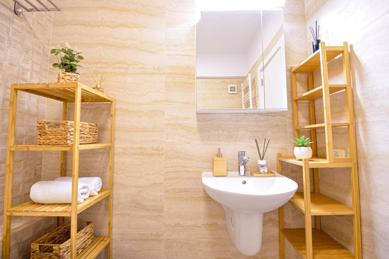 Sofia Cozy Apartment - Underground Private Parking Bucharest Luaran gambar